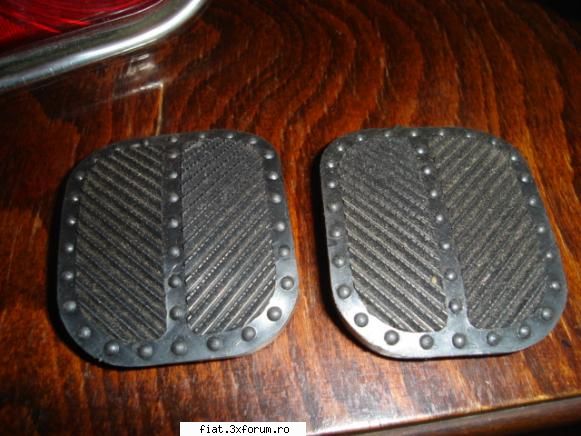 Vand piese Fiat 1300 - Vand ce se vede in poza plus un set de pistoane - Bursa
