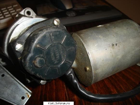 Vand piese Fiat 1300 - Motoras stergatoare nou Magneti Marelli -80 lei - Bursa