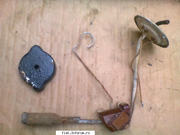 Vand piese Fiat 600 - Rezervor de benzina cu buson pe filet si sistem - Club Fiat 500 & 600