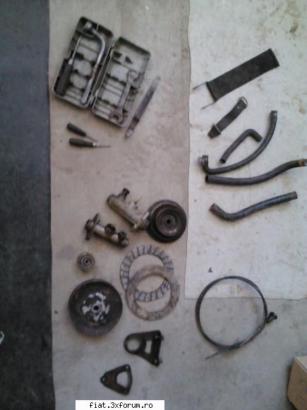 Vand piese Fiat 850 - Cutie cu scule Fiat si chinga de la roata - Club Fiat 850