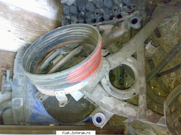 Vand piese Fiat 850 an 1967 - radiator,o bascula spate si racordul dintre pompa - Bursa