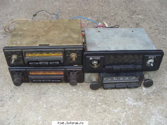 Vand piese auto(romanesti/straine),aparate radio si altele - aparat de radio Lira pret:40 lei(lot - Anunturi