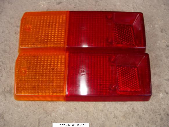 Vand piese pentru diferite masini/motociclete - sticle stop pentru Dacia 1300 pret:30 lei ambele - Anunturi