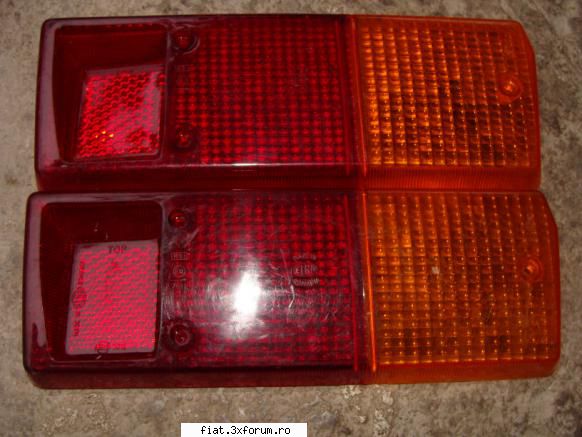 Vand piese pentru diferite masini/motociclete - sticle stop Dacia 1300 pret:30 lei ambele - Anunturi
