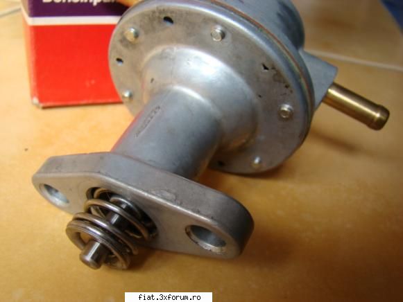Vand pompa de benzina Ford Taunus - Asa cum spune si titlul vand pompa de benzina pt - Anunturi