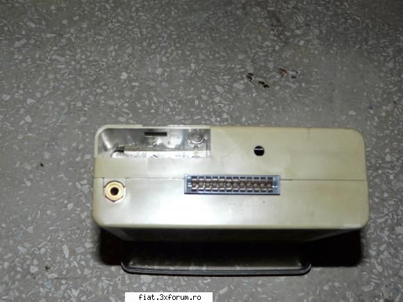 Vand radio Berlin DDR - functioneaza si ca aparat portabil cu 4 baterii R6 - Anunturi