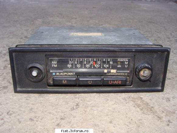 Vand radio auto Blaupunkt - Pret:70 ron taxa postala inclusa - Anunturi