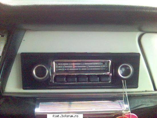 Vand radiouri auto vechi - radio-ul care il am momentan montat pe 1800 ( e - Bursa