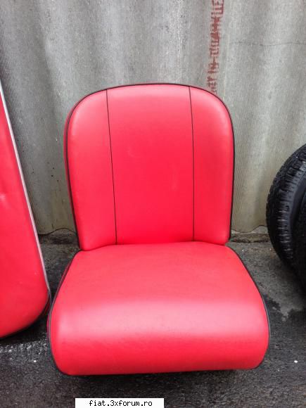Vand/schimb scaune, bancheta, jante si cauciucuri Fiat 850 - Scaune si bancheta rosii - un - Club Fiat 850