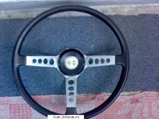 Vand volan R8 Gordini - Vand volan de Renault 8 Gordini. Ii lipseste nuca - Anunturi