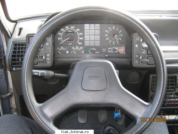 Zona <>Fiat Uno<> o super masina! - ceea ce se vede in stanga la balama usa era un - Masina mea...