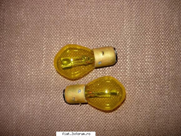 capac culbutori,toba motoreta ,sigla R etc - becuri galbene la 12v -30 lei/2 buc - Anunturi