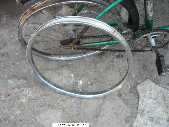 capac culbutori,toba motoreta ,sigla R etc - dau si o janta in plus in locul celei de spate - Anunturi