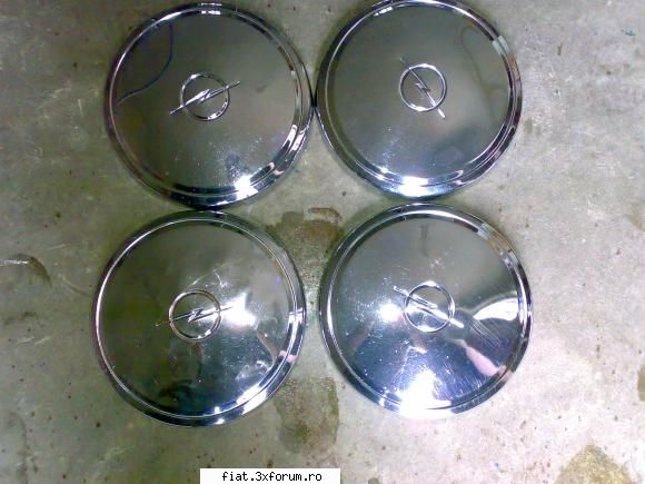 capace Opel - vand un set capace OPEL,,3 sunt in stare foarte - Classic corner