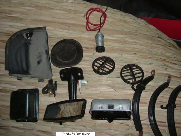 cateva piese fiat 850 - 22. manere, cu agatator pt haine 10 ron buc vandut - Bursa