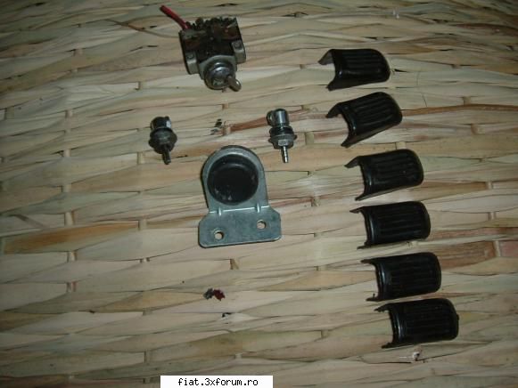 cateva piese fiat 850 - 24. plosca+duze stropitor+pompita - Bursa