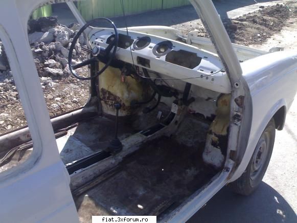 check this out ...masina mea - surpriza apare prima gaurica de rugina in coltu - Club Fiat 850