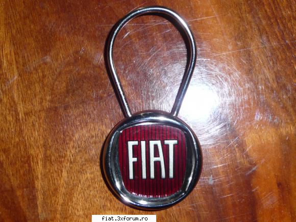 cumpar emblema FIAT - sau schimb cu breloc fiat, nou - Anunturi