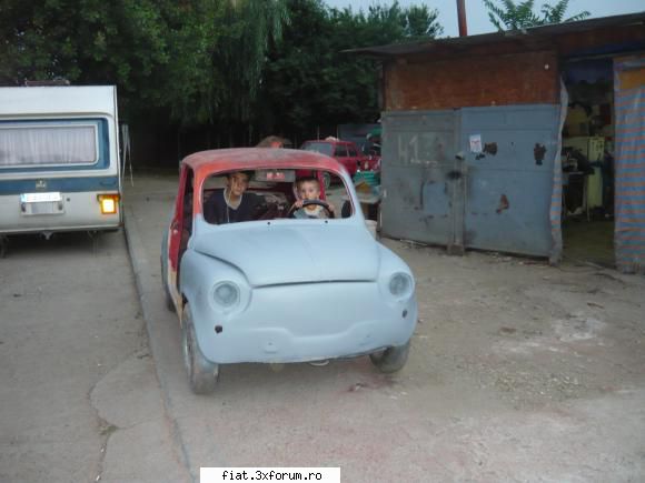 e mic si rosu dar a revenit la viata . - si ajutoarele mele , pilotu si copilotu - Club Fiat 500 & 600