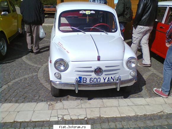 e mic si rosu dar a revenit la viata . - poze de la parada de astazi , cu fiaturile 600 - Club Fiat 500 & 600
