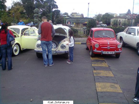 e mic si rosu dar a revenit la viata . - mai adaug citeva poze cu o mica iesire la - Club Fiat 500 & 600