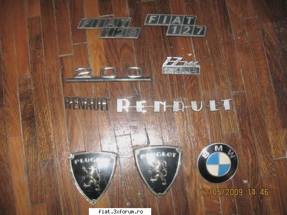 embleme Fiat, Renault, etc, anii 60-70 la schimb - Salut, Ofer la schimb emblemele auto din foto - Bursa