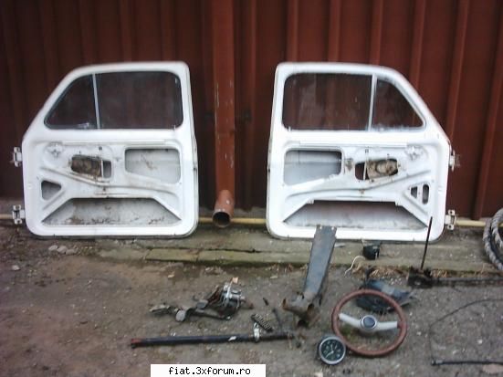 fiat 500 Part 1 - 2 usi intacte.. cu geamuri, din pacate nu aveu - Club Fiat 500 & 600