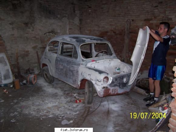 fiat 600D 1965 - alta . In colt stanga se vede vechea capota spate - Club Fiat 500 & 600