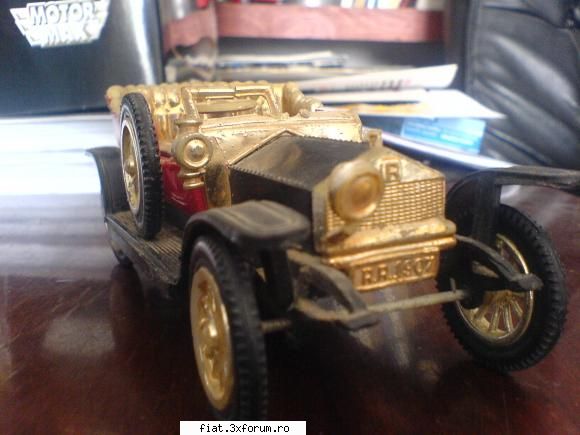 frumuseti suprinse nu tocmai in trafic :) - RollsRoyce1907 cu cateva repere lipsa - Discutii libere
