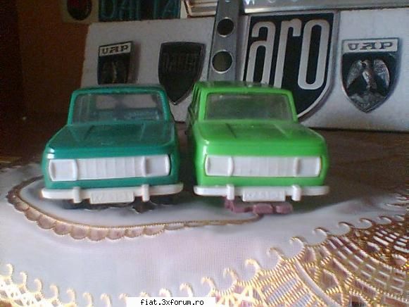 frumuseti suprinse nu tocmai in trafic :) - 2x Wartburg 353 - Discutii libere