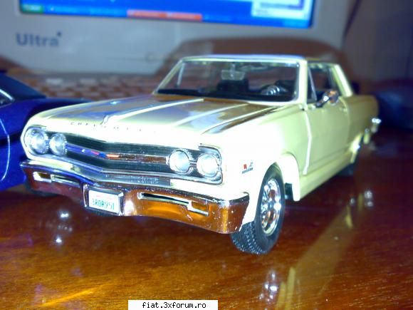 frumuseti suprinse nu tocmai in trafic :) - si chevrolet malibu '65 - Discutii libere