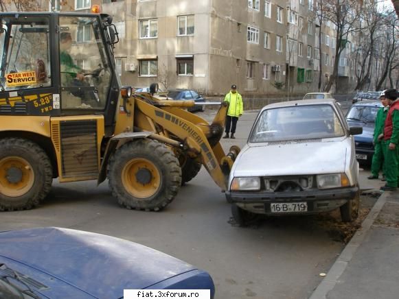 junk yarduri din toata lumea - Si un Oltcit a fost ridicat - Classic corner