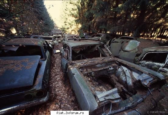 junk yarduri din toata lumea - franta iarasi..in prim plan doua rekorduri b, cu - Classic corner