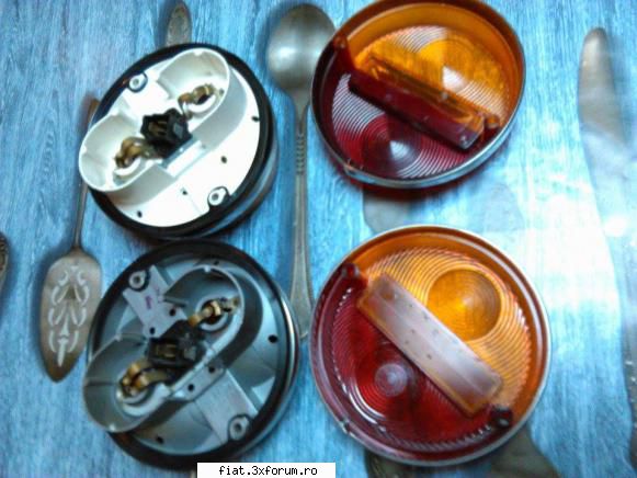 lampi spate fiat 850 - vind 2 lampi complete + 2 dispersoare 200 lei - Bursa