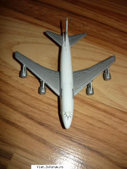 masinute vechi - un avion mic din metal-40 lei - Classic corner
