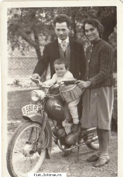 motoretele Carpati, o amintire placuta - pun si eu o poza cu motoreta carpati a lui - Classic corner