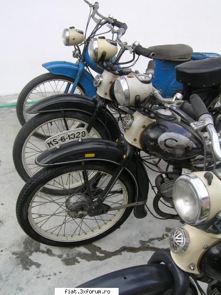 motoretele Carpati, o amintire placuta - observati ca farul la carpati-ul din 63 e - Classic corner