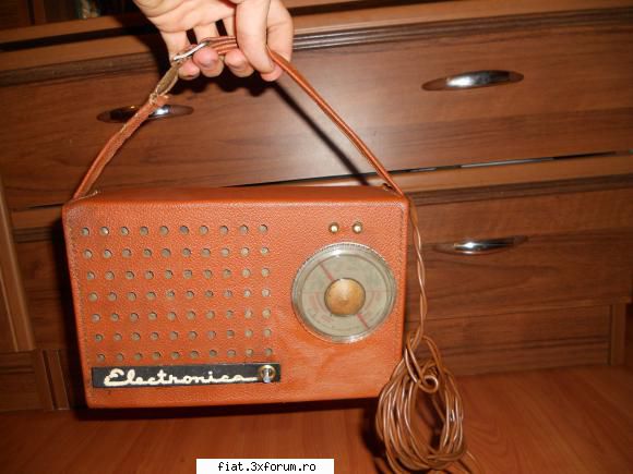 obiecte vechi - VANDUT- RARITATE: Radio portabil TURIST brand - Classic corner