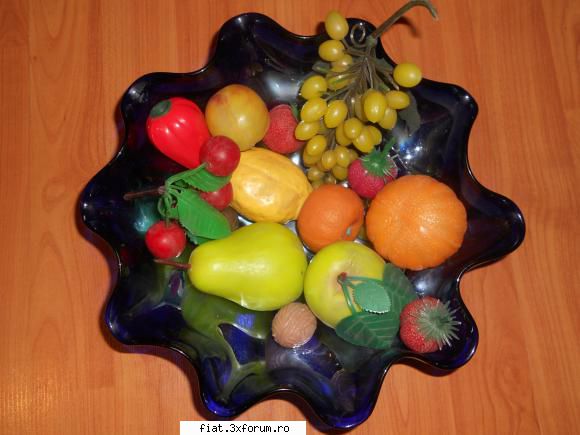 obiecte vechi - Fructiera de sticla cu fructe de plastic - Classic corner