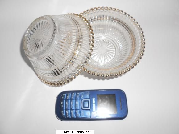 obiecte vechi - Vand 2 boluri , folosite la servit dulceata , cu - Classic corner