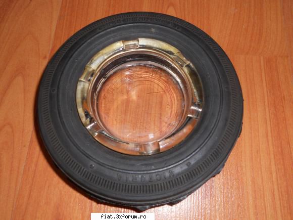 obiecte vechi - Vand Scrumiera romaneasca veche �Cauciuc de - Classic corner
