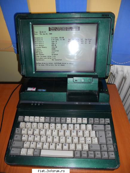obiecte vechi - O piesa de rezistenta:) Un Laptop din anul 1989 - Classic corner