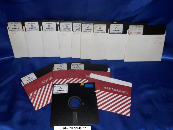obiecte vechi - 5.25″ Minidiskette Floppy Disks Disckete - Classic corner