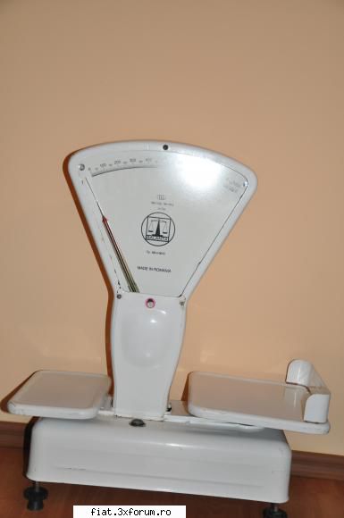 obiecte vechi - VANDUT- Balanta veche MADE IN ROMANIA. Este - Classic corner