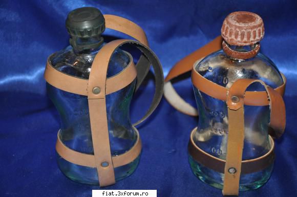 obiecte vechi - Doua sticle de apa vechi. 300ml. Aprox 18cm - Classic corner
