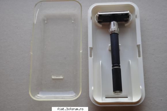 obiecte vechi - VANDUT- Aparat de ras GILLETTE. Made in - Classic corner