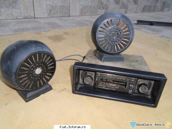 obiecte vechi - radio casetofon romanesc + 2 boxe romanesti, una - Classic corner