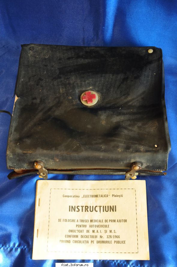 obiecte vechi - Trusa de prim-ajutor Dacia 1300 Din pacate cutia - Classic corner
