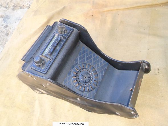 obiecte vechi - consola radio Dacia 1300 LIRA - Classic corner