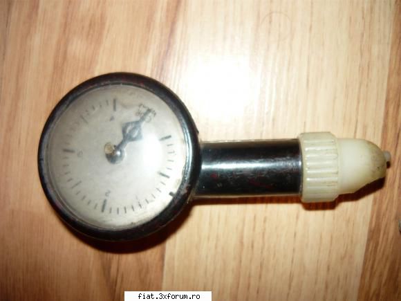 piese auto,radiouri etc - manometru DDR functional -30 lei - Anunturi